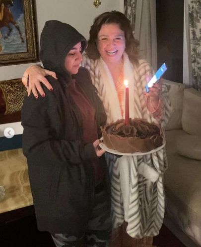 الهام شاهين تحتفل بعيد ميلادها برفقة ابنة شقيقتها