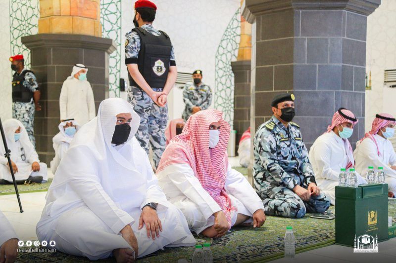 خطيب المسجد الحرام : عليكم بالحذر والجدية في تطبيق الاحترازات - المواطن