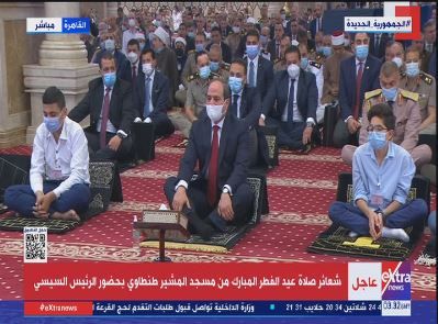 الرئيس السيسي يؤدى صلاة العيد بمسجد المشير (2)