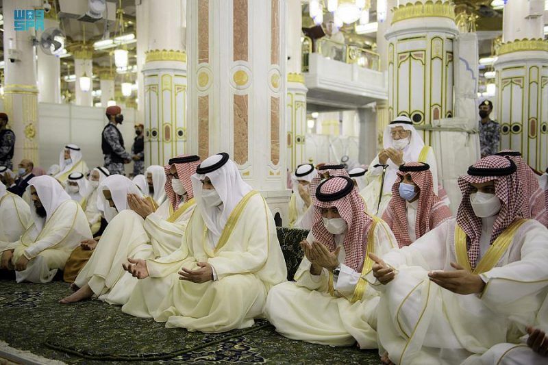 مشهد مهيب.. احتشاد المصلين لأداء صلاة العيد في الحرمين الشريفين - المواطن