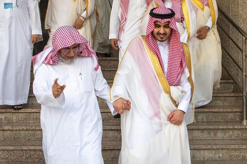 نائب أمير مكة يزور العلماء والمشايخ - المواطن