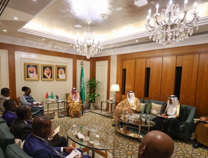 الملك سلمان يتلقى رسالة شفهية من رئيس بوركينا فاسو - المواطن