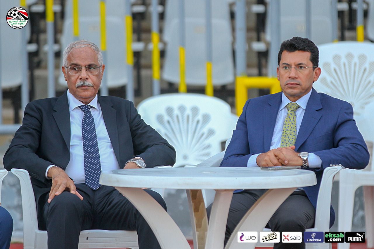 وزير الرياضة ومجلس اتحاد الكرة في مران المنتخب (5)