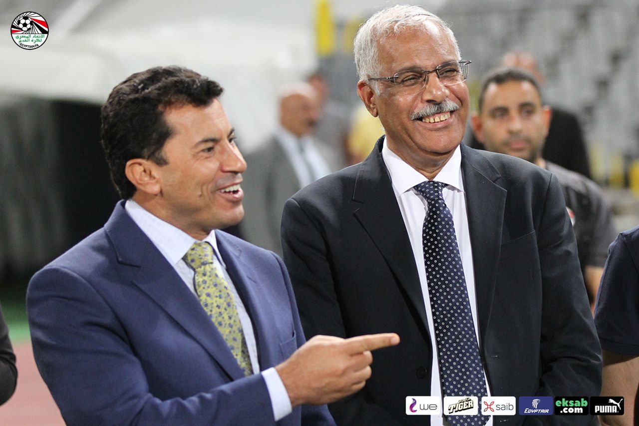 وزير الرياضة ومجلس اتحاد الكرة في مران المنتخب (1)