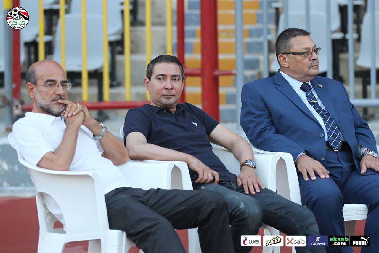 وزير الرياضة ومجلس اتحاد الكرة في مران المنتخب (9)