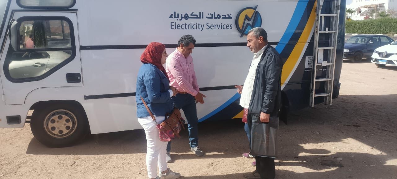 سيارة متنقلة لتقديم خدمات الكهرباء اليكترونيا في رم الشيخ