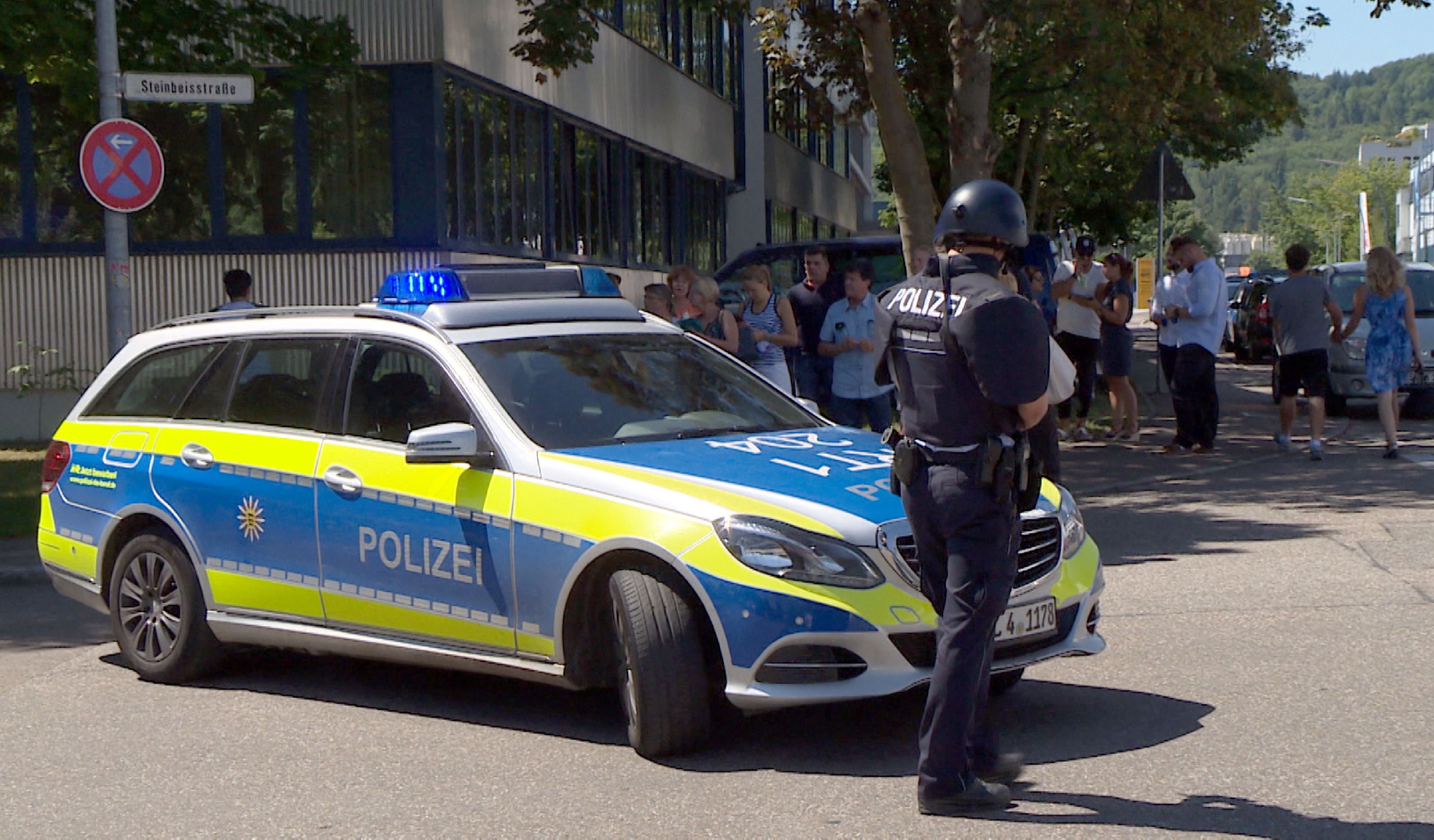 إخلاء قسم شرطة بألمانيا بسبب كيس من الرمال الناعمة