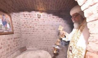 البابا تواضروس يصلى قداس عيد دخول المسيح أرض مصر بكنيسة أبى سرجة بمصر القديمة