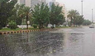 مشاهد لهطول أمطار غزيرة على عرقه غرب الرياض