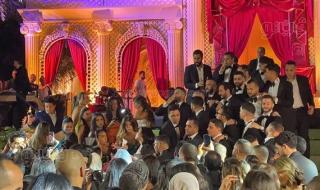 على أغنية سطلانة، وصلة رقص في حفل زفاف نجل محمد فؤاد (فيديو وصور)الجمعة 19/أبريل/2024 - 11:45 ...