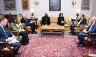 وزير
      الخارجية
      يستقبل
      وفدا
      من
      منظمة
      كنائس
      من
      أجل
      السلام
      بالشرق
      الأوسط
      الأمريكية