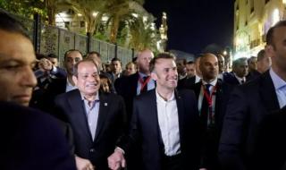صور
      |
      ماكرون
      يشكر
      السيسي
      والمصريين
      على
      حفاوة
      الاستقبال
      في
      القاهرة
      "حكاية
      جولة
      خان
      الخليلي"