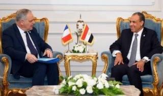 وزير
      الخارجية
      يستقبل
      وزير
      الدولة
      بالداخلية
      الفرنسية
      على
      هامش
      المؤتمر
      الوزارى
      لعملية
      الخرطوم