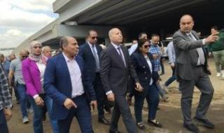 محافظ
      القاهرة
      يقود
      حملة
      لرفع
      الإشغالات
      والباعة
      الجائلين
      بمحيط
      موقف
      السلام