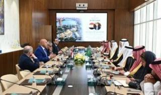 كامل
      الوزير:
      إنشاء
      مصانع
      لعربات
      المترو
      والسكك
      الحديدية
      ومستعدون
      لتلبية
      احتياجات
      السعودية