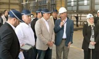 رئيس
      الوزراء
      يتفقد
      مجموعة
      مصانع
      شركة
      التوكل
      للصناعات
      الحديدية
      والجلفنة
      "توكل
      ستيل"