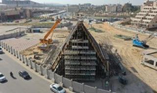 ميدان
      الرماية
      يتزين
      بـ
      هرم
      رابع..
      شاهد
      محطة
      مترو
      الخط
      الرابع..
      صور
