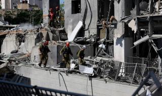 "استنزاف
      القدرات"
      تواجه
      "إغراق
      الدفاعات"..
      حكاية
      استراتيجيات
      الحرب
      بين
      إيران
      وإسرائيل