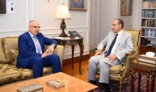 وزير
      الخارجية
      والهجرة
      يستقبل
      وزير
      الموارد
      المائية
      والرى..
      صور