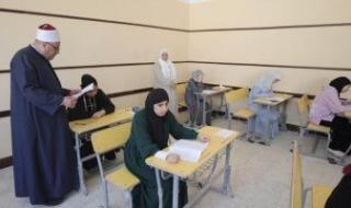 اليوم..
      طلاب
      القسم
      الأدبي
      بالثانوية
      الأزهرية
      يؤدون
      امتحان
      مادة
      الجغرافيا