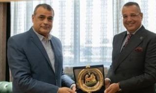 وزير
      الإنتاج
      الحربى
      يستقبل
      محافظ
      جنوب
      سيناء
      لبحث
      تعزيز
      التعاون
      المشترك