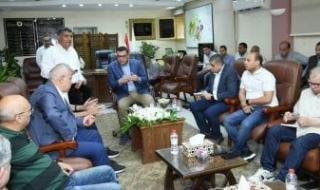 وزير
      الإسكان
      يعقد
      اجتماعا
      بمقر
      جهاز
      "مدينة
      السادات"
      لمتابعة
      سير
      العمل