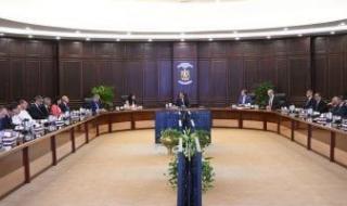رئيس
      الوزراء:
      نرتب
      حاليا
      مع
      المعنيين
      لإعلان
      موعد
      جديد
      لافتتاح
      المتحف
      الكبير