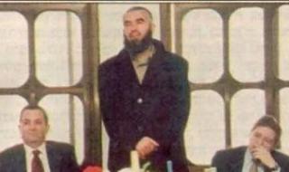 عميل
      للموساد
      و"كلب
      للشاباك"..
      فلسطينيون
      يفضحون
      رائد
      صلاح
      وكمال
      الخطيب