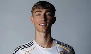هويسن
      مدافع
      ريال
      مدريد
      يشيد
      بموهبتي
      برشلونة
      كوبارسي
      ويامال