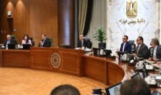 رئيس
      الوزراء
      يجتمع
      برؤساء
      ومسئولي
      المجالس
      التصديرية