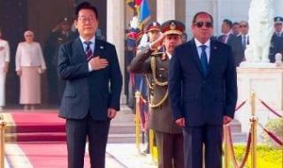 جامعة
      القاهرة
      ترحب
      بالرئيس
      لى
      جاى
      ميونغ
      رئيس
      جمهورية
      كوريا
      فى
      زيارة
      تاريخية