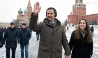 أول
      ظهور
      لبشار
      الأسد
      بصحبة
      فتاة
      في
      الساحة
      الحمراء
      بموسكو..
      حقيقة
      أم
      مزيفة