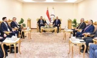 وزير
      الإنتاج
      الحربى
      يناقش
      مع
      ممثلى
      شركتيى
      نورثروب
      جرومان
      الأمريكية
      أوجه
      التعاون
