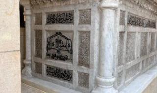 أول
      صور
      للمقبرة
      الجديدة
      لأمير
      الشعراء
      أحمد
      شوقى
      بمشروع
      الخالدين