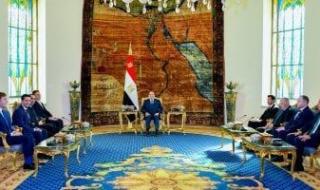 الرئيس
      السيسى
      يستقبل
      وفد
      فيفا
      فى
      إطار
      الجولة
      الترويجية
      لكأس
      العالم..
      صور