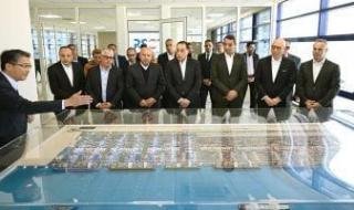 مدبولى
      يشهد
      وصول
      السفينة
      CMA
      CGM
      IRON
      القادمة
      من
      بيروت
      لميناء
      السخنة
