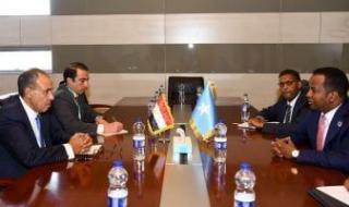 وزير
      الخارجية
      يلتقى
      نظيره
      الصومالى
      ويؤكد
      دعم
      مصر
      لوحدة
      وسيادة
      الصومال