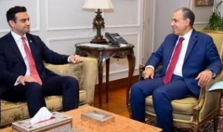 وزير
      الخارجية
      يبحث
      مع
      عضو
      بالنواب
      الأمريكي
      دعم
      الشراكة
      بين
      مصر
      وأمريكا