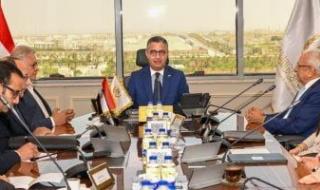 وزير
      التموين:
      تطوير
      منظومة
      توزيع
      السلع
      ضمن
      مشروع
      كارى
      أون