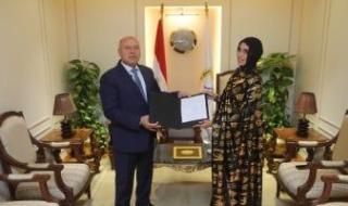 أخبار
      24
      ساعة..
      وزير
      النقل
      يعين
      سيدة
      أسوان
      بشركة
      قطارات
      النوم