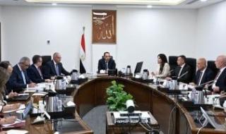 رئيس الوزراء يتابع الموقف التنفيذى لمشروعات مياه الشرب والصرف الصحى بأسوان