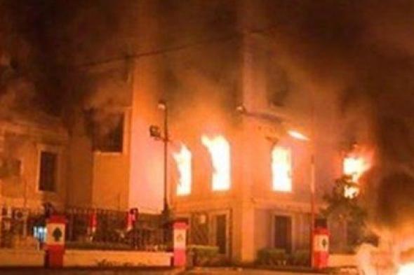 شاهد.. حريق ضخم يلتهم مبنى حكوميًا لبنانيًا