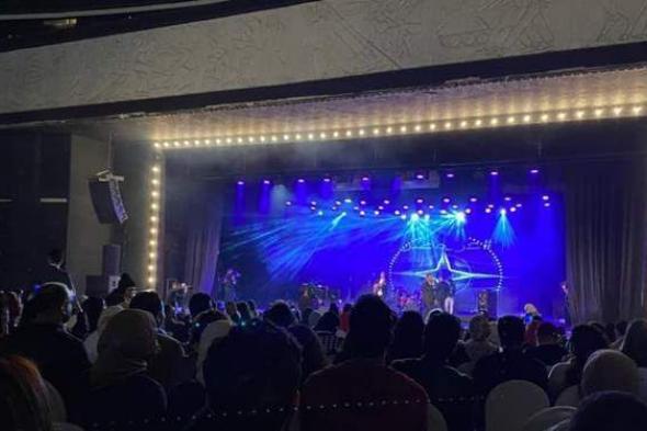 عزيز مرقة يتألق في حفله بمسرح الزمالك | فيديو وصور