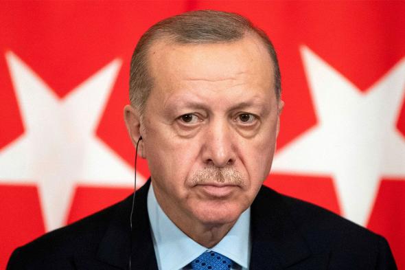 أردوغان يواصل مطاردة خصومة ومعارضيه بعنف.. وتركيا على شفا الانهيار