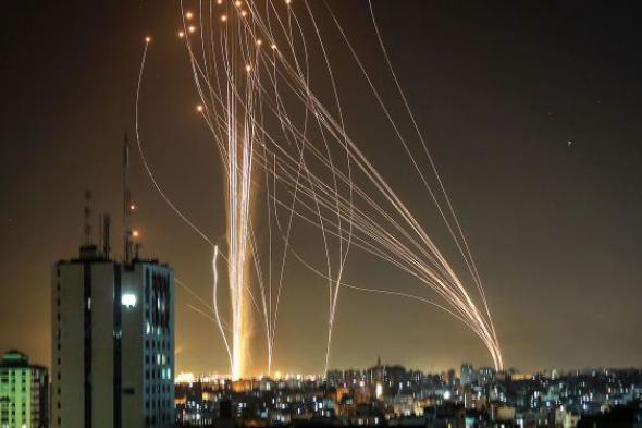 القبة الحديدية الإسرائيلية تعترض عشرات الصواريخ والملايين في الملاجئ