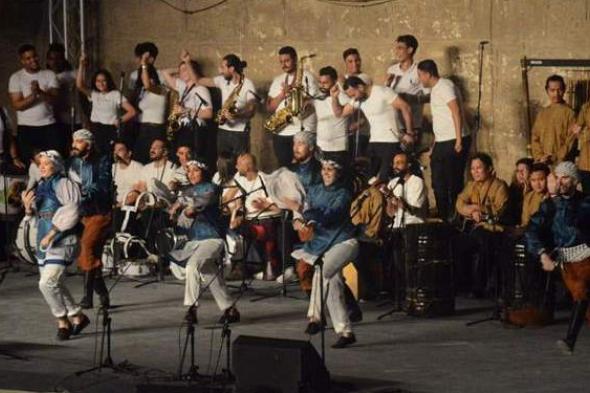 «نموذج للقوة والصمود».. رئيس مهرجان الطبول يرفع علم فلسطين | فيديو
