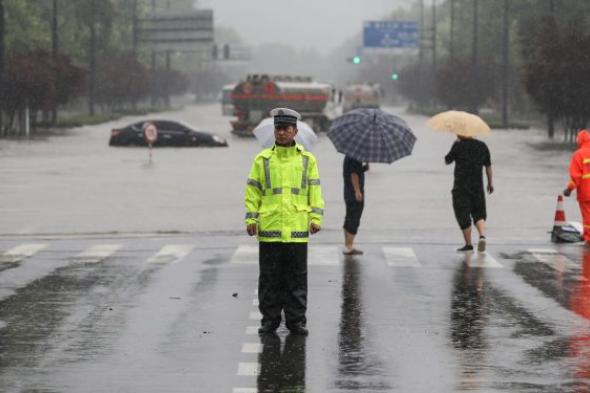 الصين تستخدم الدرونز في مكافحة الفيضانات… فيديو