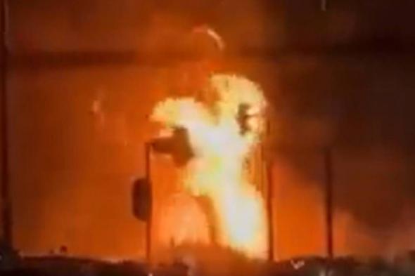 الدفاع المدني يخمد حريقًا نشب قرب محلات تجارية في ينبع