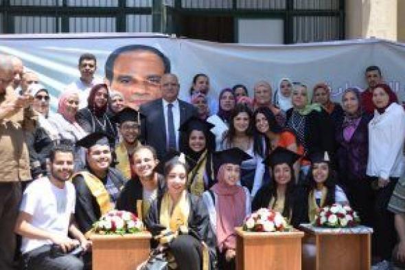 طلاب "تجارة القاهرة" ينظمون احتفالية كبرى بانتهاء امتحانات نهاية العام