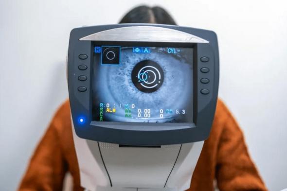 GPT-4 ينافس الأطباء في تقييم مشاكل العين